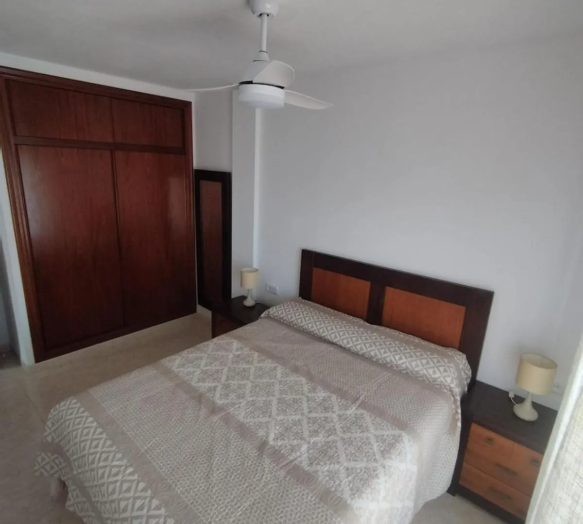 דירות רוקאוטס דה מר Piso En La Urba De Roquetas